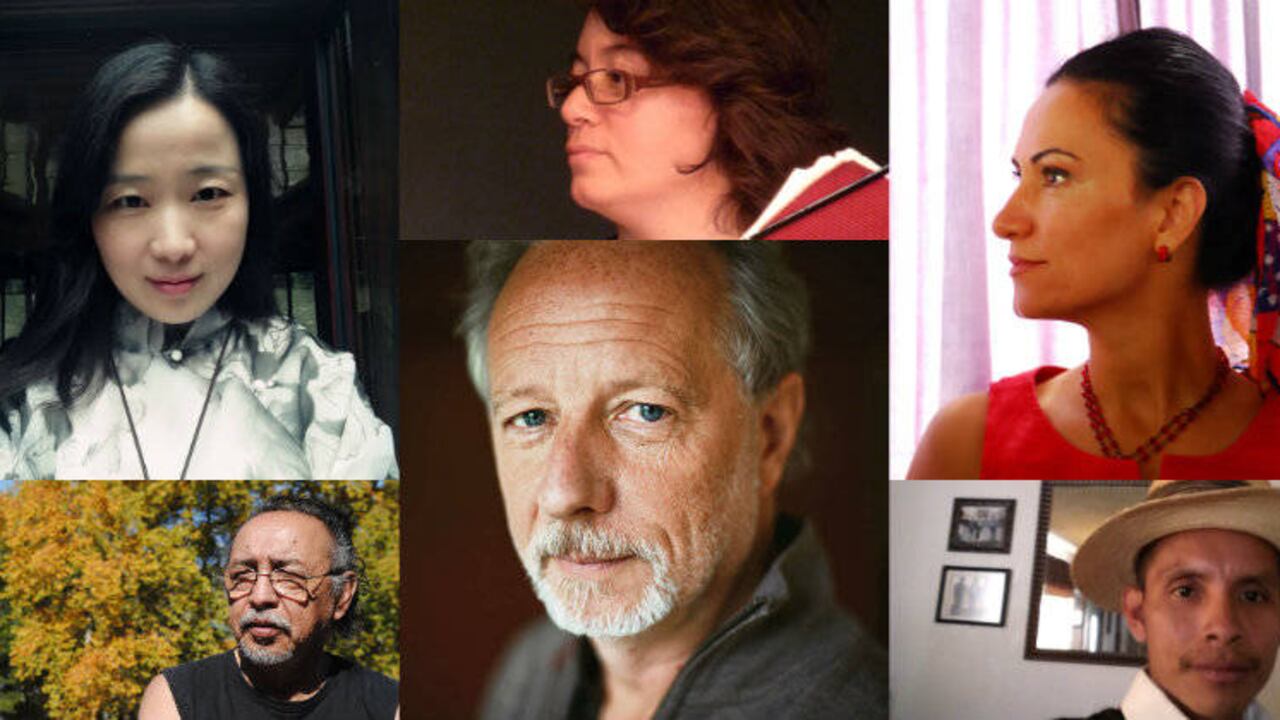 Primera fila: Li Cheng’en, Samira Negrouche y Hanane Aad. Segunda fila: Hugo Francisco Rivella, Stefan Hertmans y Sabino Esteban. Fotos cortesía Festival Internacional de Poesía de Medellín.