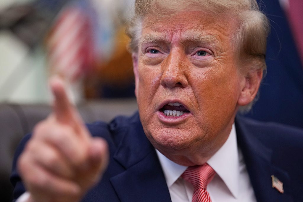 Trump quiere que las empresas compartan beneficios económicos con las comunidades donde se instalan.