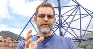 El reputado médico Santiago Rojas es reconocido por sus métodos alternativos para generar bienestar.