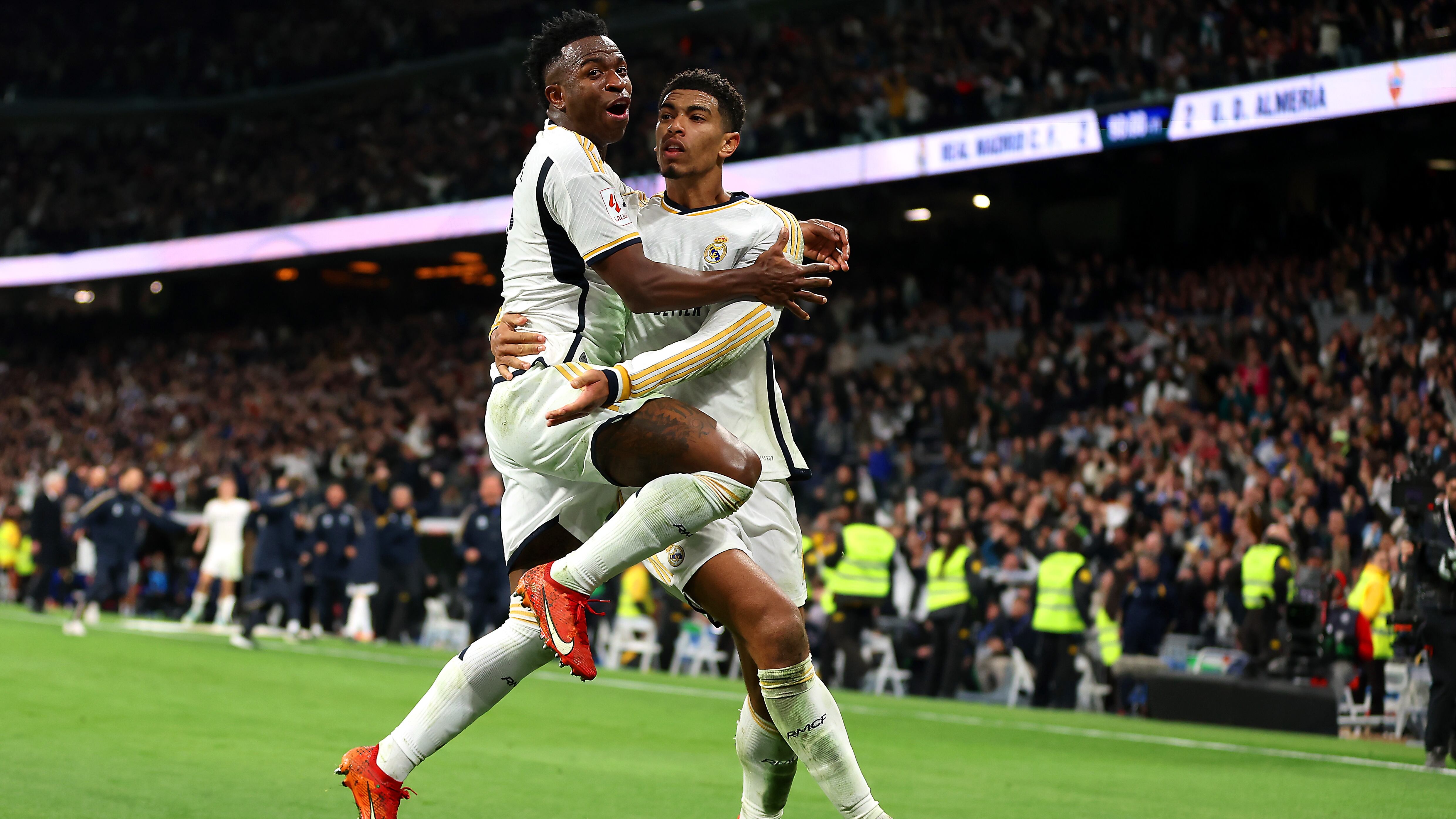 Real Madrid celebrando su triunfo ante la Almería.