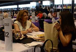 Los compradores conocerán la oferta colombiana en agroindustria, prendas de vestir y manufacturas en una macrorrueda que realizará Proexport en Chicago en septiembre próximo.