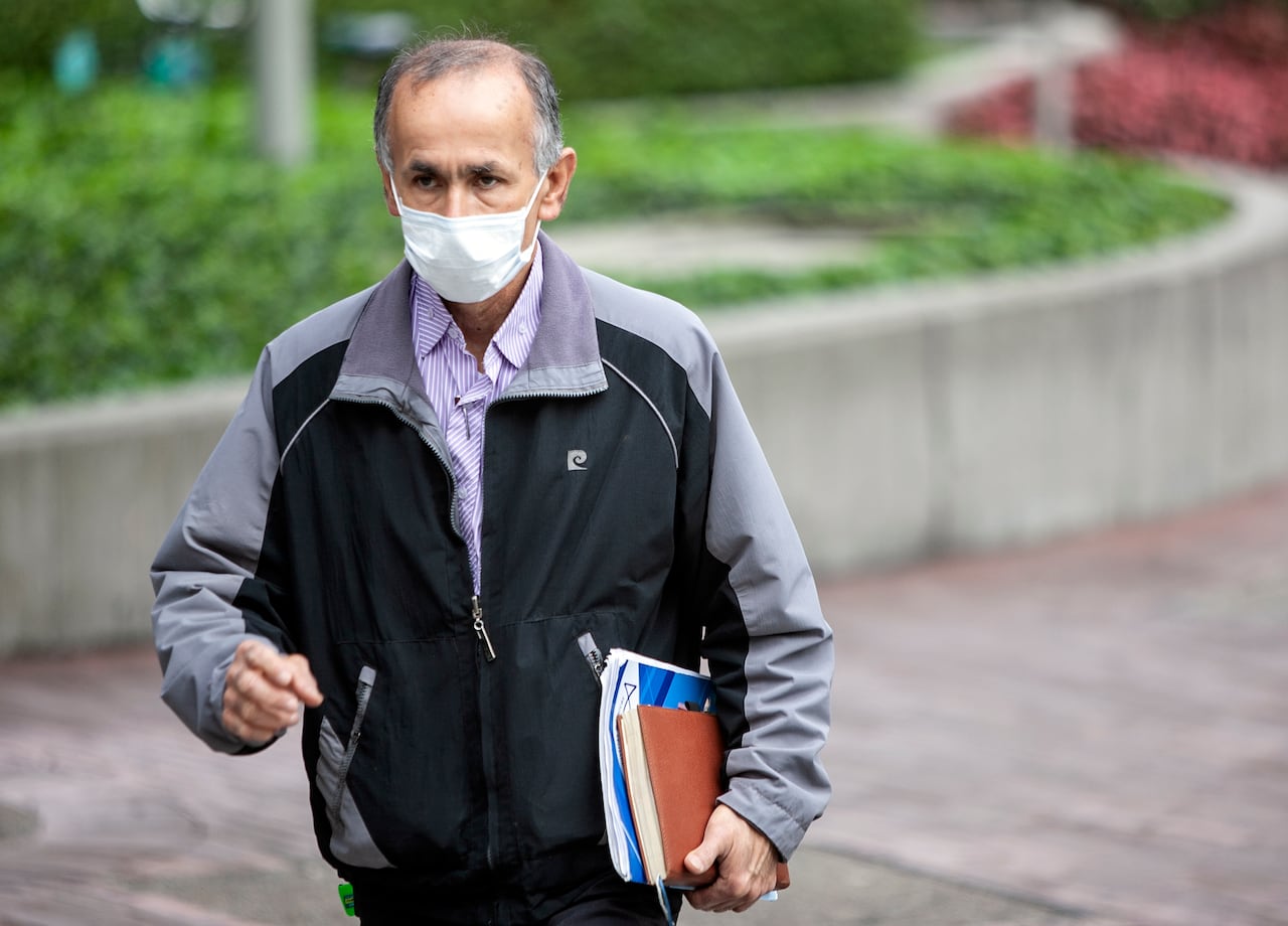 Fotografias gente con tapa bocas / Coronavirus /Adulto mayor
Calle 76 / estacion de transmilenio Heores / Calle 72
16 de Marzo del 2020
Jonathan Chiquiza Ariza / Semana