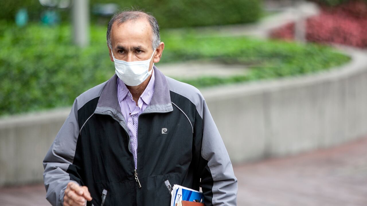 Fotografias gente con tapa bocas / Coronavirus /Adulto mayor
Calle 76 / estacion de transmilenio Heores / Calle 72
16 de Marzo del 2020
Jonathan Chiquiza Ariza / Semana