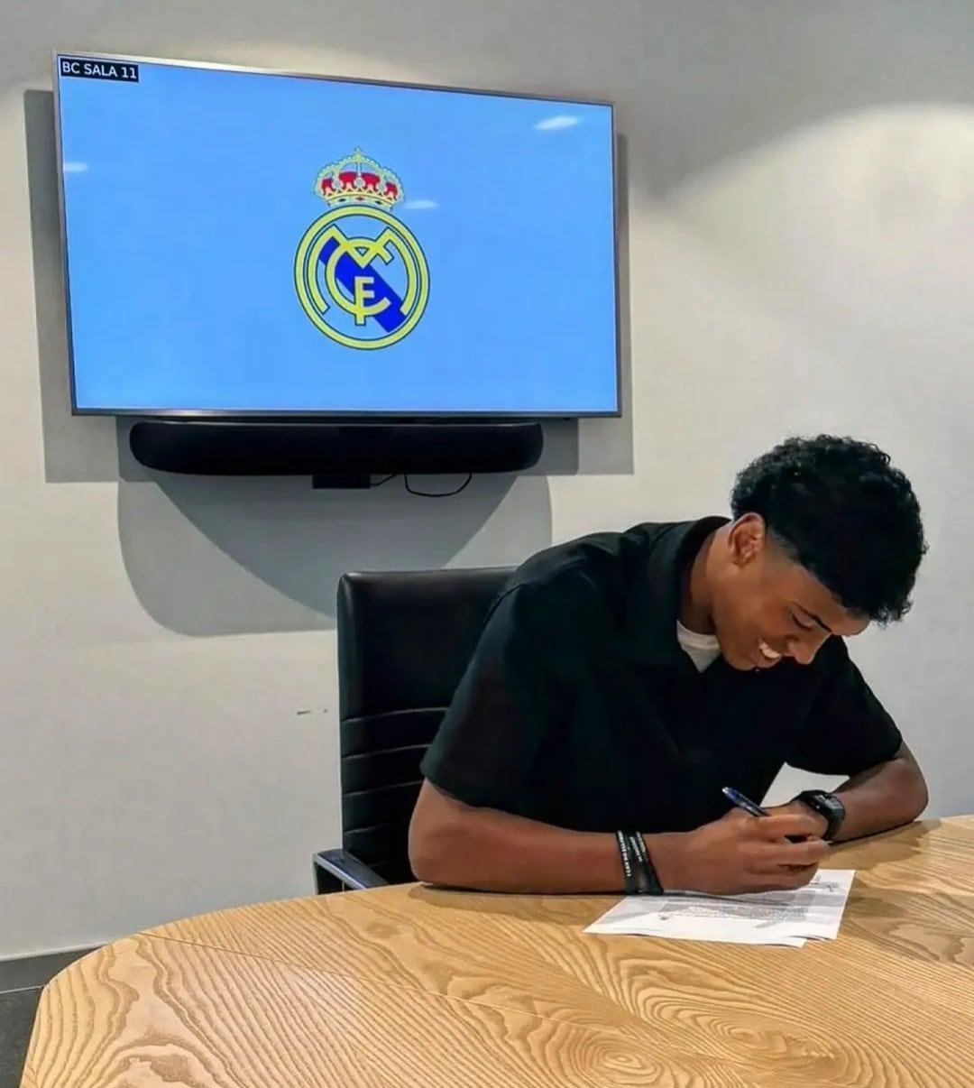 Gorka firma el contrato con Real Madrid