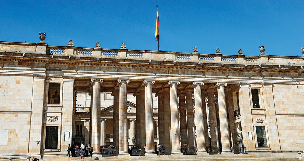 Un proyecto de ley que se radicó en el Congreso, en la legislatura pasada y que se hundió por un voto volverá a radicarse, y el articulado indica que el presidente, los alcaldes y los gobernadores deberán practicarse un examen médico anualmente para tranquilidad de los ciudadanos.