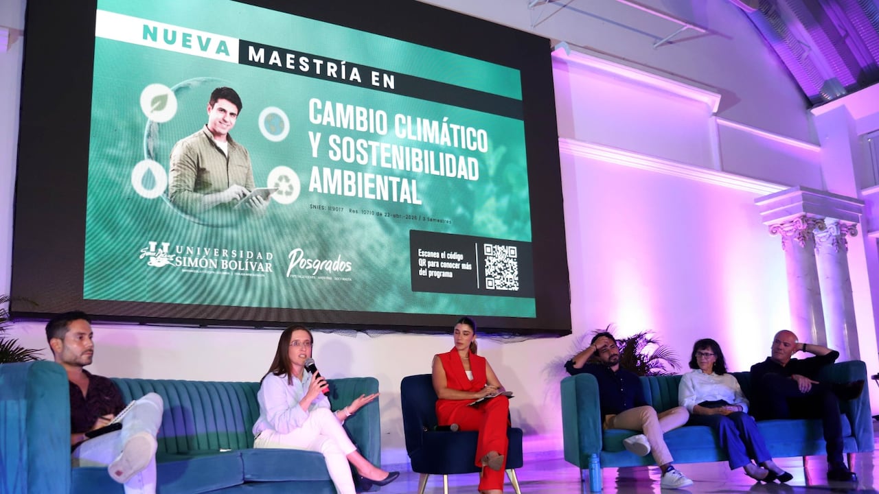 De izquierda a derecha: Antonio Paz Cardona, editor senior de Mongabay; Cristina Castro, editora general de SEMANA; Andrea Jaramillo, periodista y presentadora de Noticias RCN; Sergio Silva Numa, editor de Ciencia, Salud y Ambiente de El Espectador; Olga Cecilia Guerrero, directora y fundadora de Red Prensa Verde y Fidel Franco Forero, director del programa Planeta Caracol. Foto: