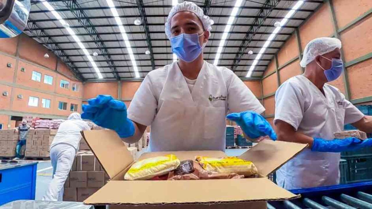 Con la declaración de la Pandemia y los estragos ocasionados en la economía, la compañía redireccionó su aporte social a otros campos como las ayudas alimentarias.