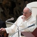 El papa Francisco asiste a su audiencia general semanal en el Salón Pablo VI del Vaticano el miércoles 24 de agosto de 2022.