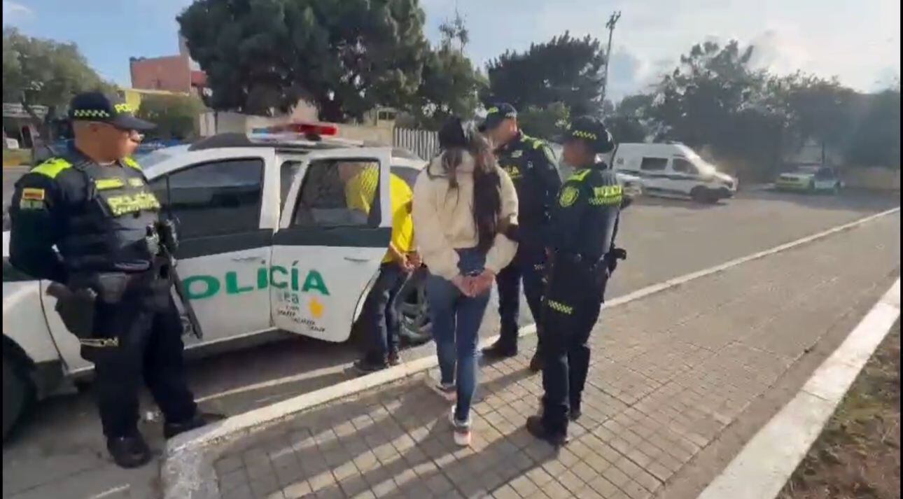 Un hombre y una mujer fueron capturados por las autoridades cuando viajaban con cargamento de drogas.