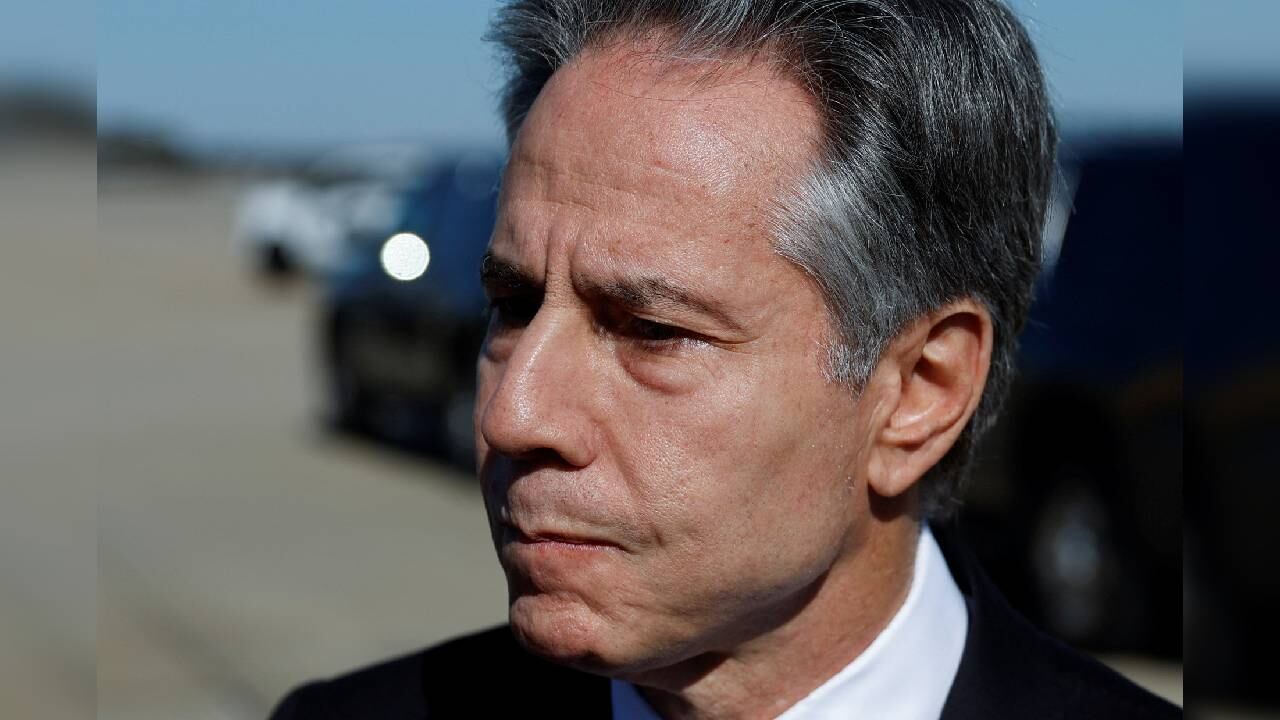 El secretario de Estado, Antony Blinken, habla con periodistas sobre el conflicto en Medio Oriente.