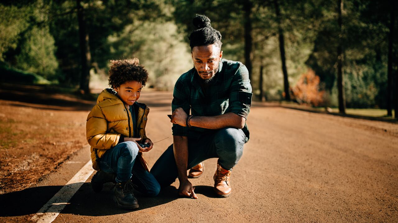 Los carros de control remoto suelen ser un regalo muy común durante Navidad.