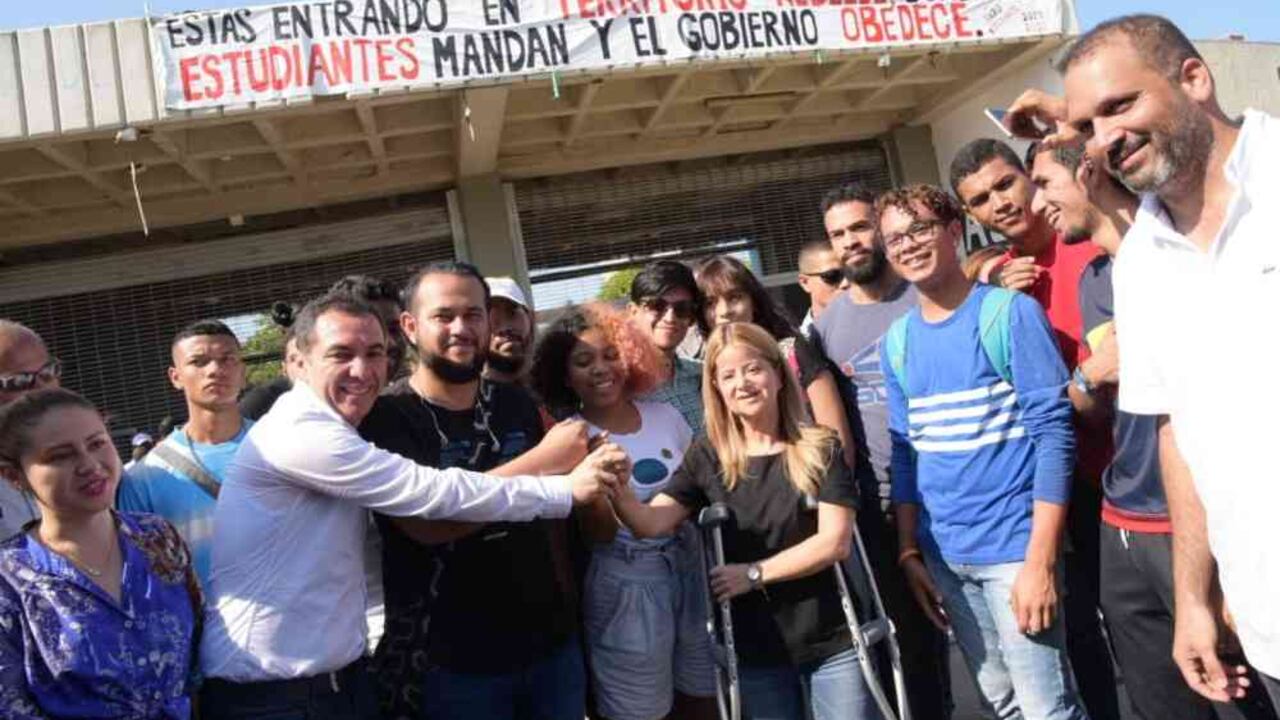 El paro inició el pasado 25 de octubre, después de que el Esmad ingresara a la institución.