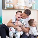 Santiago Arias y su esposa cuentan con tres hijos varones. Foto: Instagram karinjimenez91