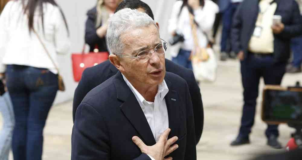 Dijo la Fiscalía que el imputado invitaba a cientos de personas a atentar contra el exmandatario, cuando Álvaro Uribe era congresista y, en medio del proceso que se adelantaba ante la Corte Suprema de Justicia.
