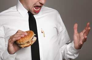 Las manchas de alimentos en la ropa pueden eliminarse con algunos trucos caseros.