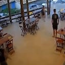 Tremenda oleada en playa de Brasil.