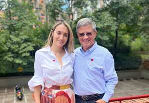 María Isabel Ramírez, esposa del candidato a la Alcaldía de Medellín Rodolfo Correa, anunció su respaldo a Luis Fernando Suárez que aspira a la Gobernación de Antioquia.