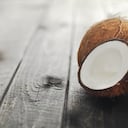 El agua de coco junto con ejercicio y una buena alimentación puede ayudar a bajar de peso.