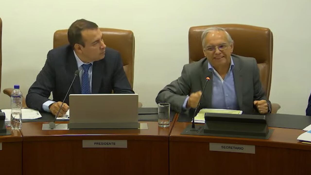 Debate de control político en la Comisión Quinta de Cámara sobre la exploración de petróleo en Colombia.