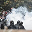 Exequias Darío Gómez, en el cementerio Campos de Paz, disturbios con gases lacrímogenos, el Esmad interviene