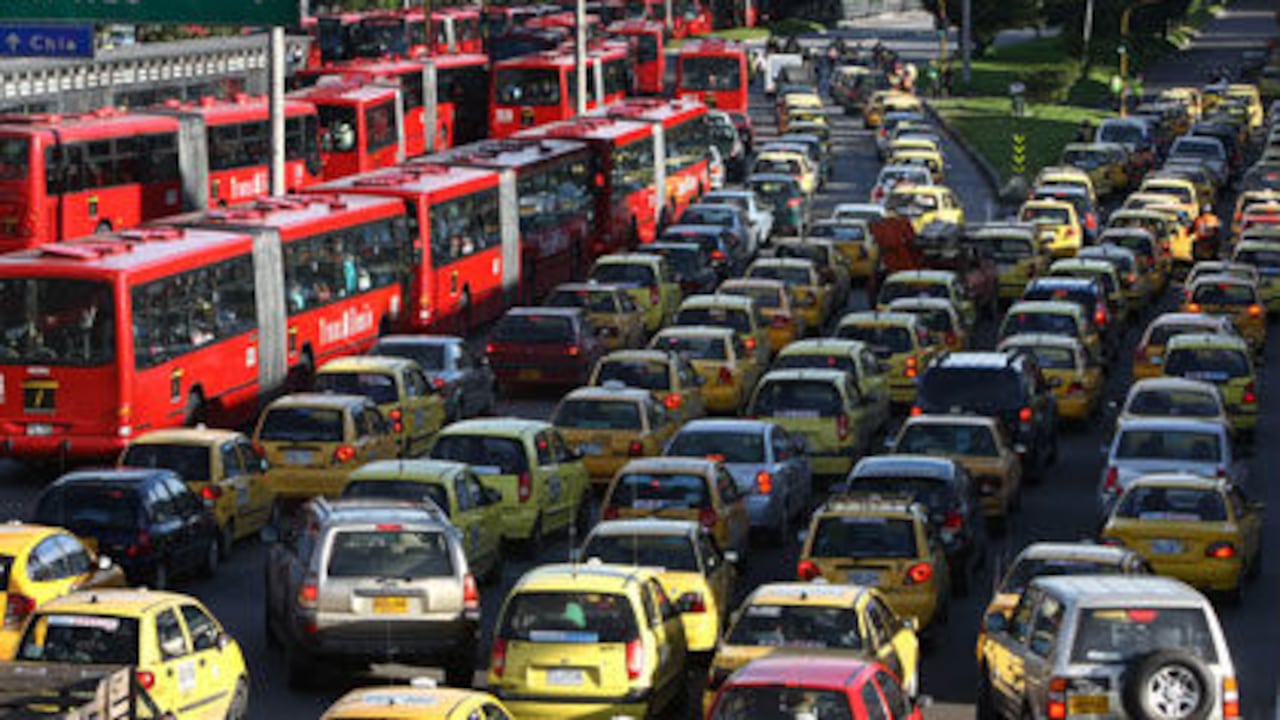 La Secretaría de Movilidad señaló que la Administración Distrital está estudiando diferentes alternativas a la medida del Pico y Placa, que den soluciones a los problemas de movilidad que afronta la ciudad.