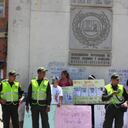 En la cárcel Bellavista, de Medellín, han muerto 11 presos este año. Sus familiares protestaron en la entrada del penal.