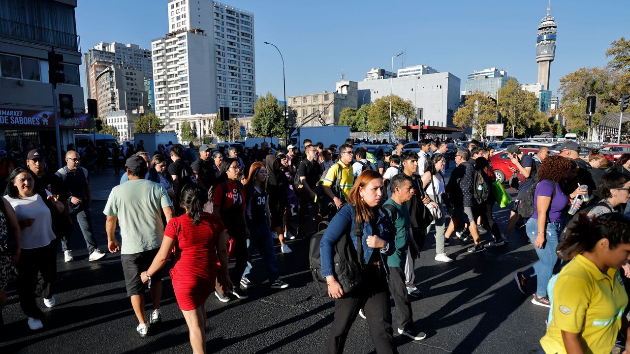 El corte de energía ha afectado a todo el territorio nacional con caos en la movilidad.