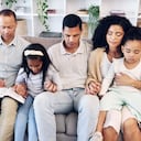 Hacer la oración en familia es eficaz para que todo salga bien.