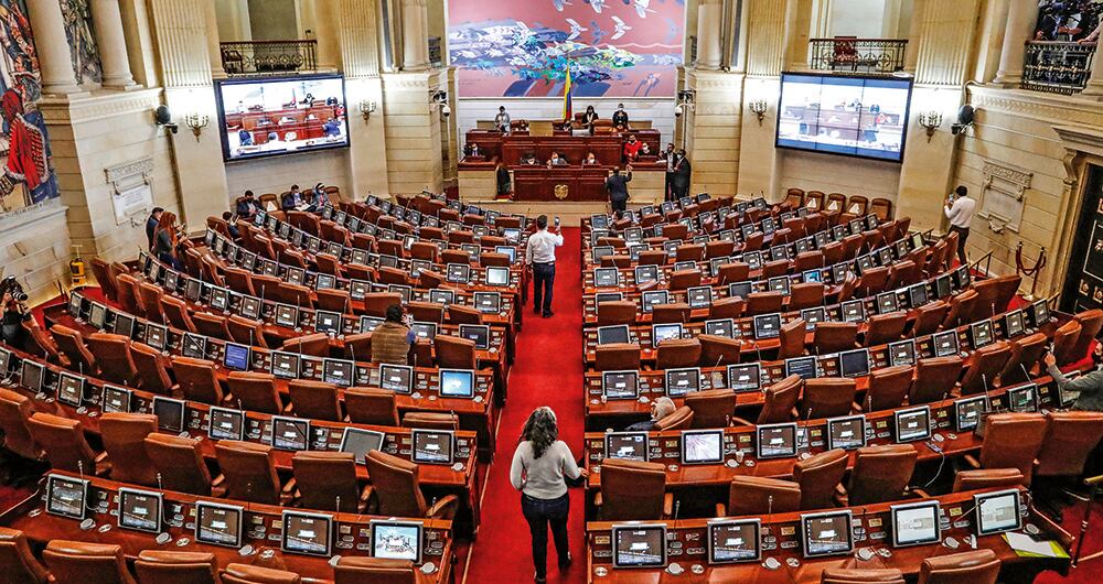 Se espera que partidos como el Conservador, que tenía su propio candidato presidencial (David Barguil), apoyen a la derecha al no seguir en la disputa.