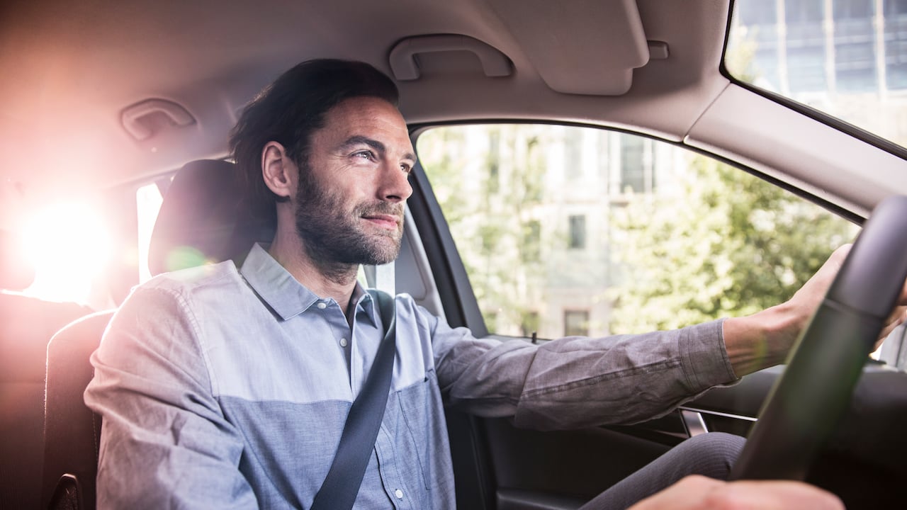 No obstaculizar la visión es fundamental para prevenir accidentes a la hora de manejar.