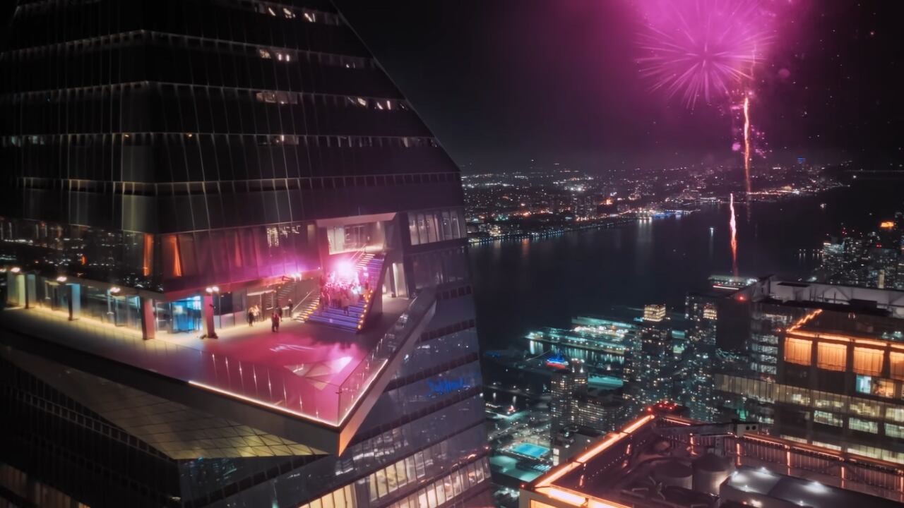 El género del primer hijo de Maluma fue revelado en una fiesta al lado de familiares y amigos de la pareja.