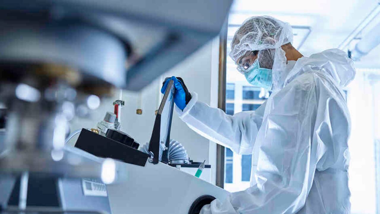 Sanofi trabaja en tres frentes distintos con el fin de combatir la pandemia del covid-19.