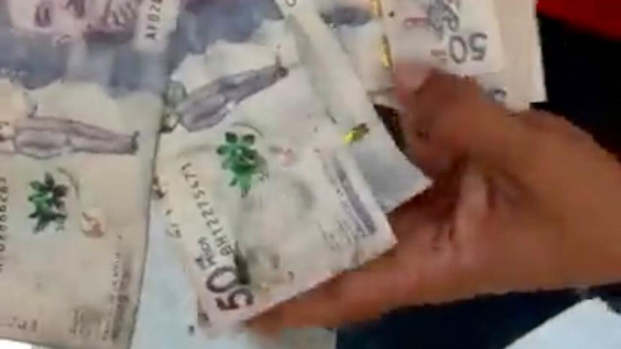 Billetes quemados, rotos e incompletos arrojó un cajero en Barranquilla.