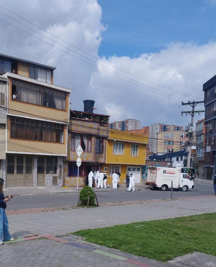 Así fue el levantamiento del cuerpo de la mujer de 82 años por parte de investigadores del CTI de la Fiscalía.