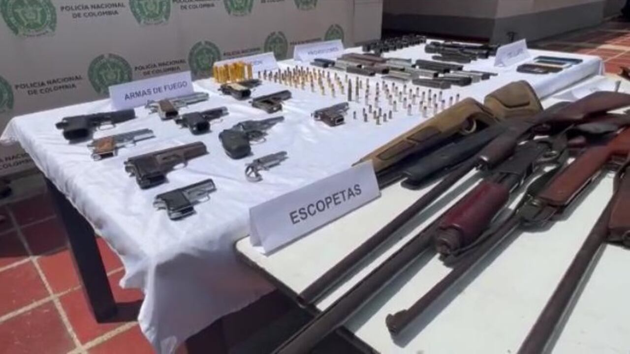 Gran cantidad de armas y elementos para fabricarlas encontraron las autoridades durante los operativos.