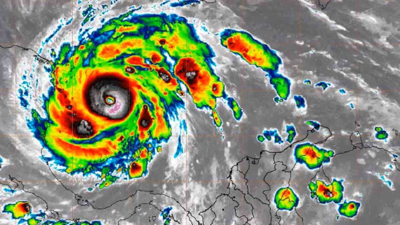 El huracán Iota se ha intensificado en las últimas horas. Foto: Ideam