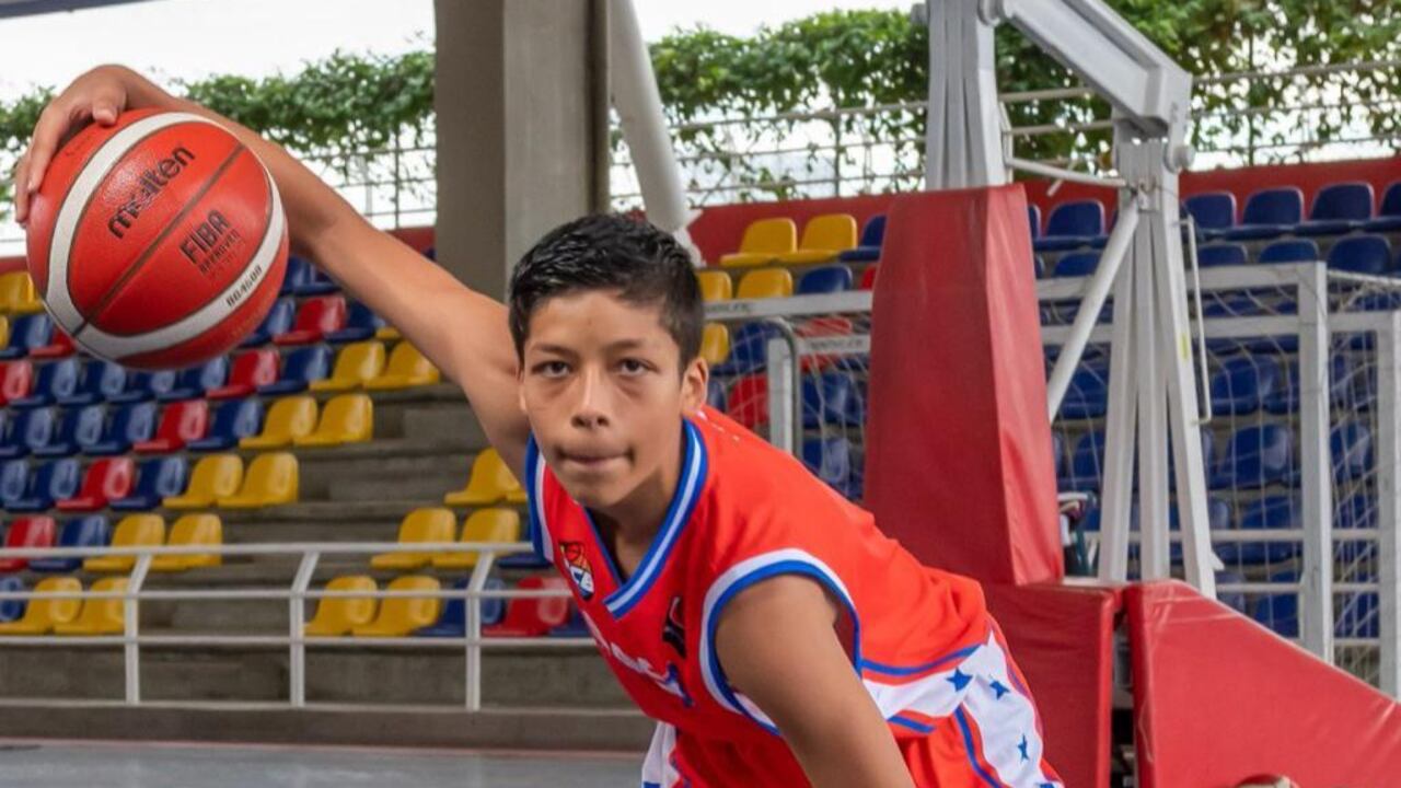 Joven promesa del baloncesto en Colombia, tiene 13 años. Foto: División Profesional de Baloncesto.