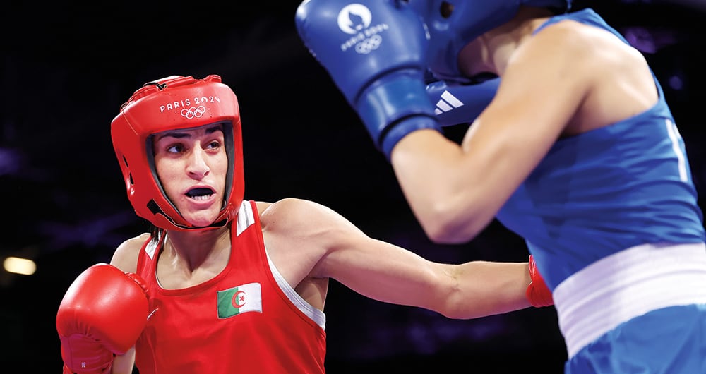   La italiana Ángela Carini (derecha) solo aguantó 46 segundos y abandonó el ring tras recibir un potente derechazo. 