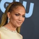 ARCHIVO - En esta foto del 12 de enero de 2020, Jennifer Lopez llega a la 25ta entrega anual de los Critics' Choice Awards en Santa Mónica, California. (Foto por Jordan Strauss/Invision/AP)