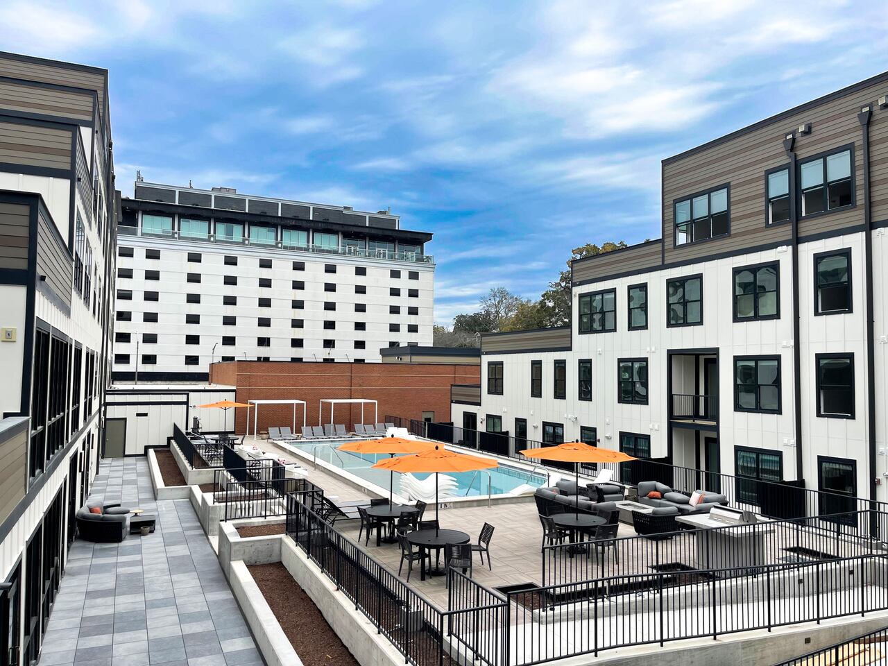 Industry Residences es un complejo de renta multifamiliar y comercial de primera categoría, ubicado en la ciudad de Tallahassee, la capital del estado de Florida