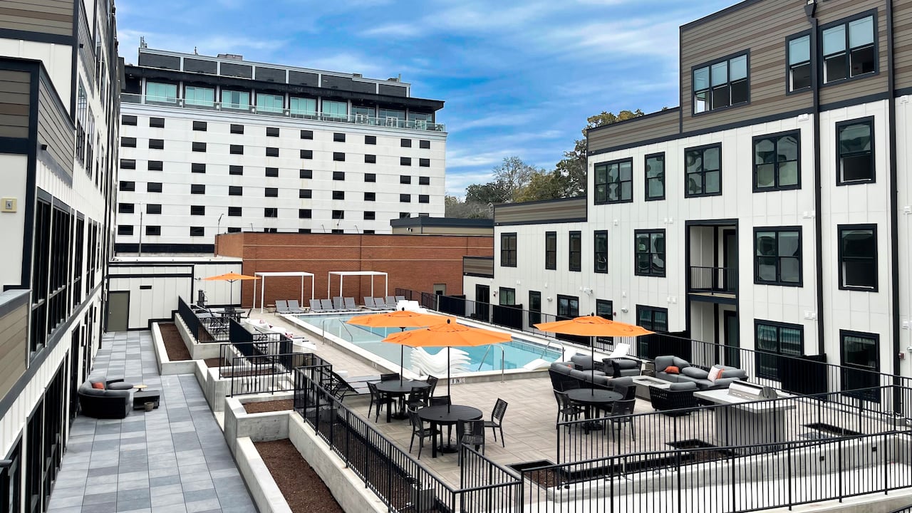 Industry Residences es un complejo de renta multifamiliar y comercial de primera categoría, ubicado en la ciudad de Tallahassee, la capital del estado de Florida