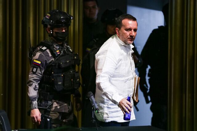 El exjefe paramilitar Carlos Mario Jiménez, alias Macaco, participó y junto al canciller Alvaro Leyva de un encuentro por la verdad para la no repetición en el Centro de Memoria Paz y Reconciliación.