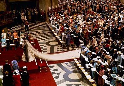 La catedral de St. Paul acogió una boda real por primera vez desde 1501. Su gran atractivo: su capacidad para 3500 invitados, en tanto que en la tradiconal abadía de Westminster caben 2200.