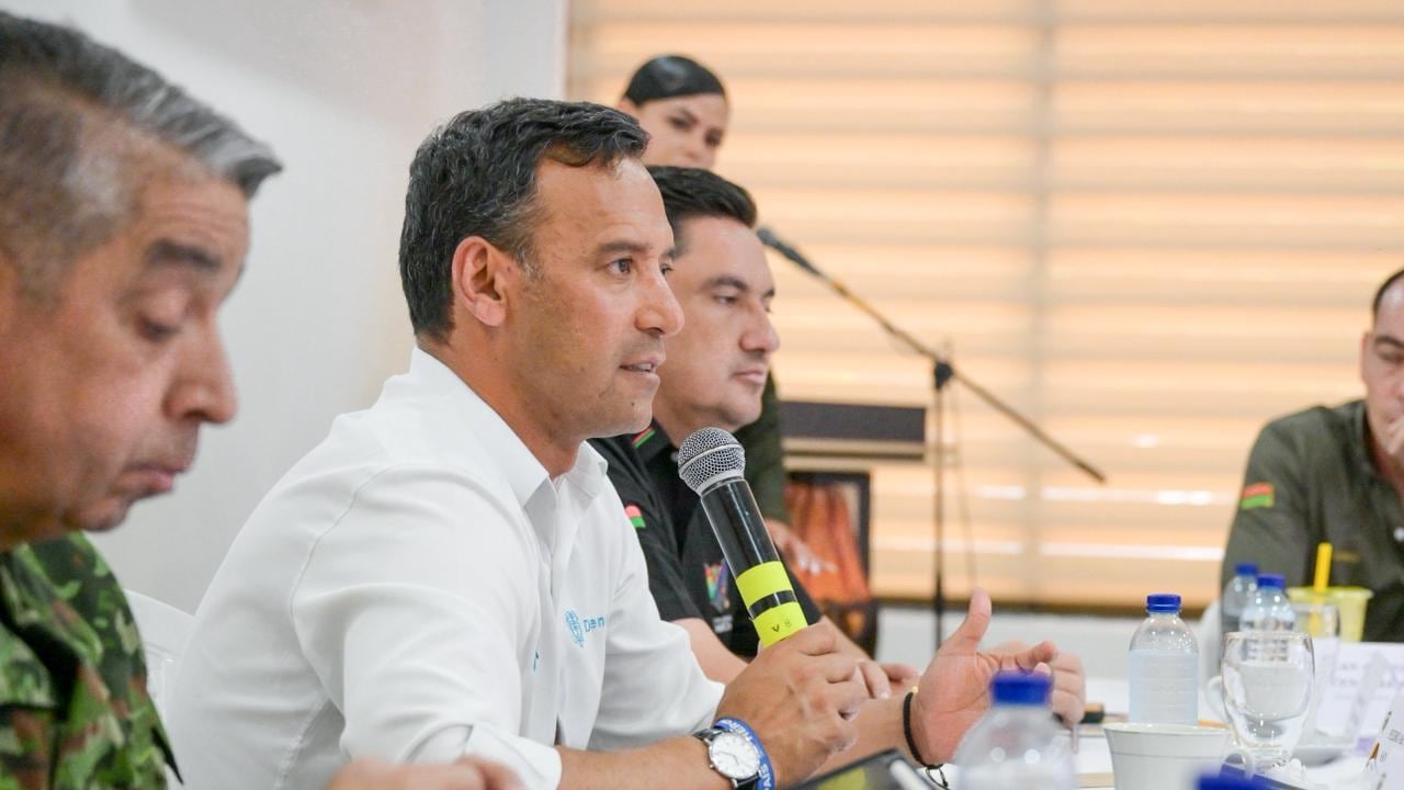 El ministro de Defensa, Pedro Sánchez, lideró una reunión estratégica de seguridad en el departamento de Arauca.