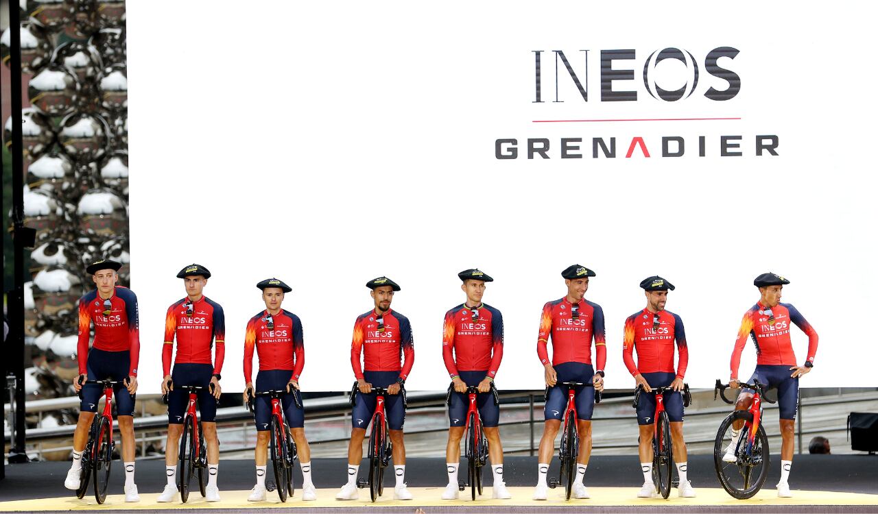 Egan Bernal y Daniel Felipe Martínez con el Ineos en el Tour de Francia 2023.