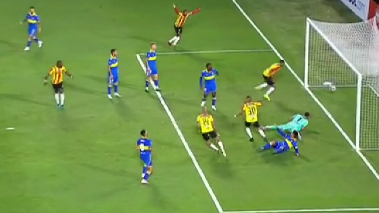 Gol anulado al Pereira.