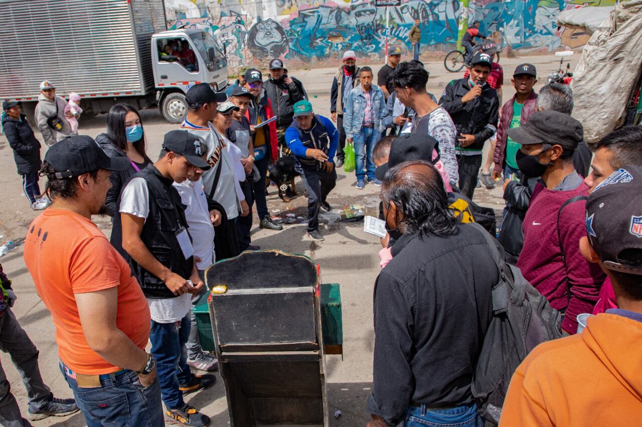 Los comerciantes y recicladores de la central de Corabastos.