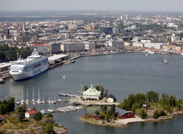 El gobierno calcula que necesita un saldo migratorio positivo de 20.000 a 30.000 personas cada año –el doble que ahora– para mantener sus servicios públicos y los cuidados geriátricos en su nivel de excelencia y compensar el inminente déficit en el sistema de pensiones.