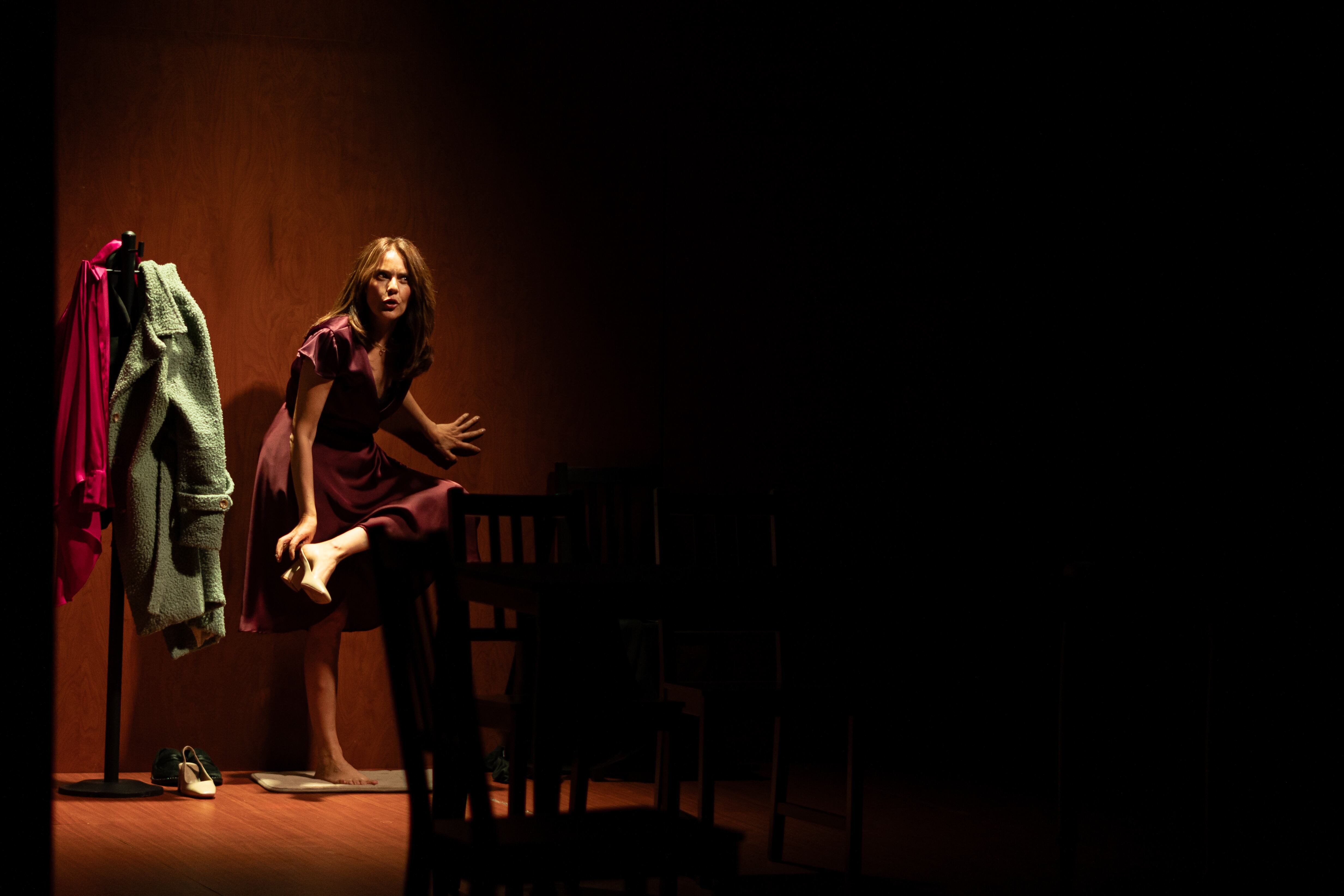 Cristina Umaña en 'Prima Facie', adaptación de Nicolás Montero de la obra de Suzie Miller, en el Teatro Nacional 2024.