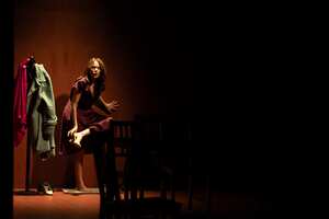 Cristina Umaña en 'Prima Facie', adaptación de Nicolás Montero de la obra de Suzie Miller, en el Teatro Nacional 2024.